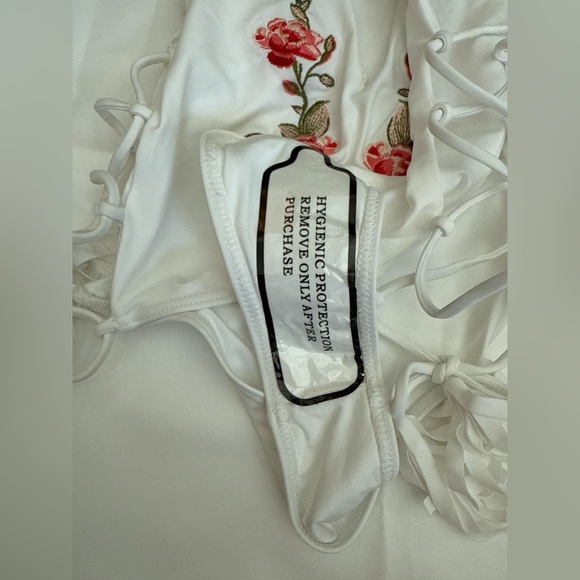 Tobi White Embroidered Floral One Piece Swimsuit XS Deep V Plunge, Lace-Up Sides - Picture 15 of 16